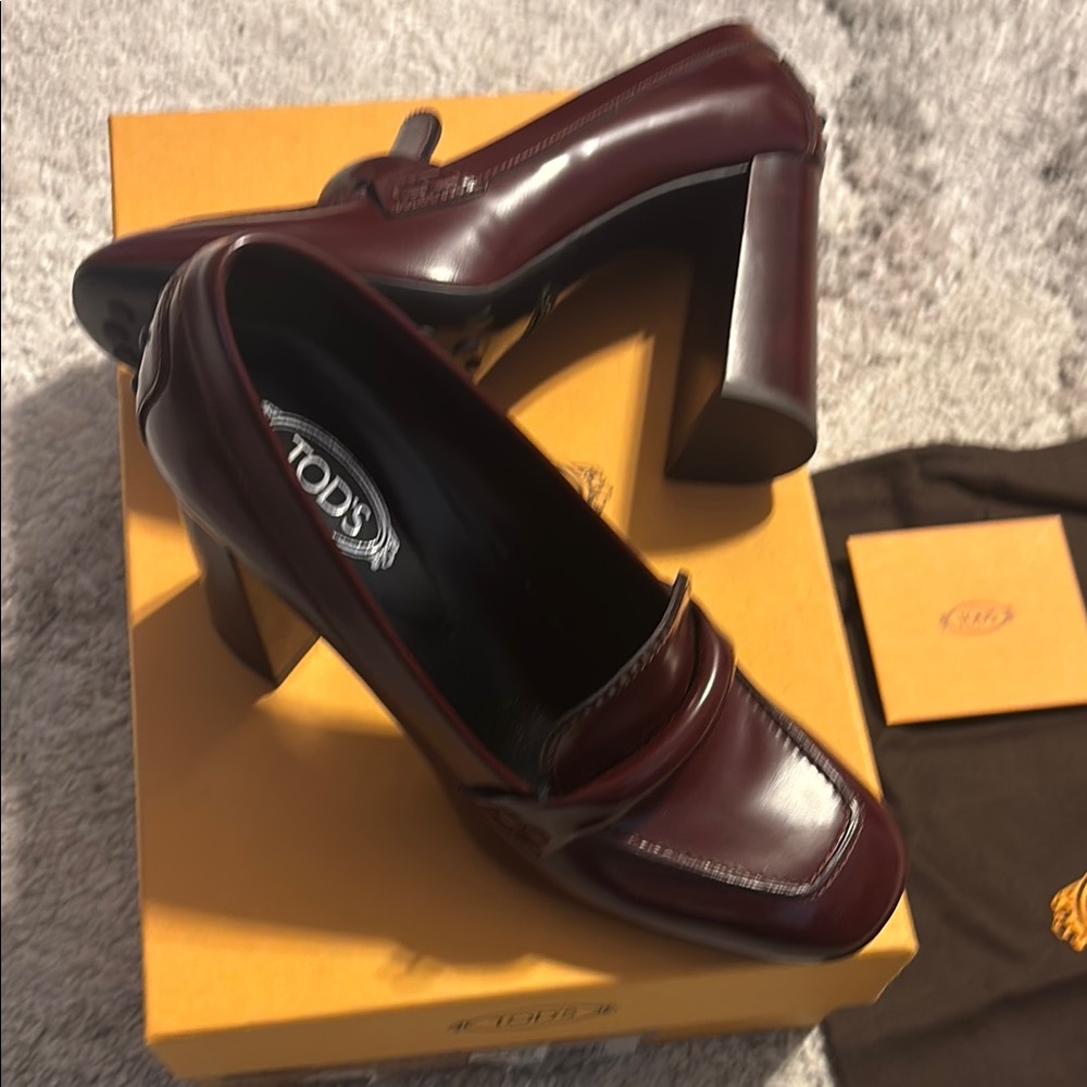 TOD'S Women's Burgundy Heels sz37